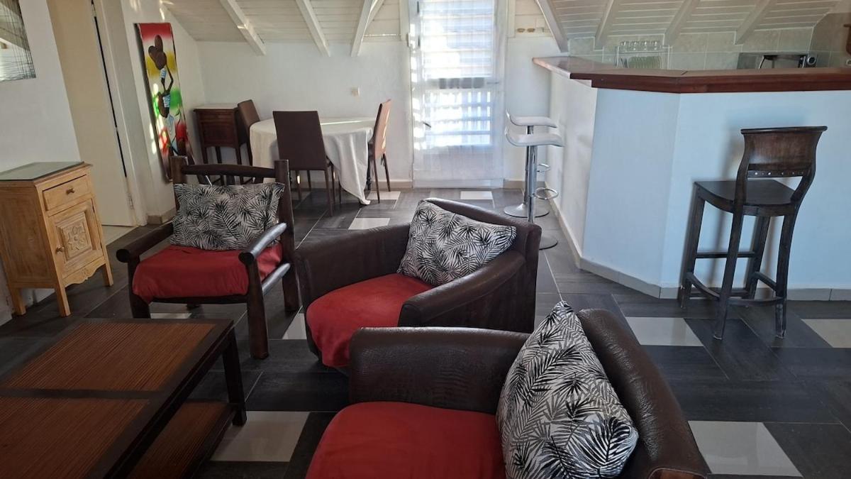 Spacious 2 beds flat in Grande-Terre center