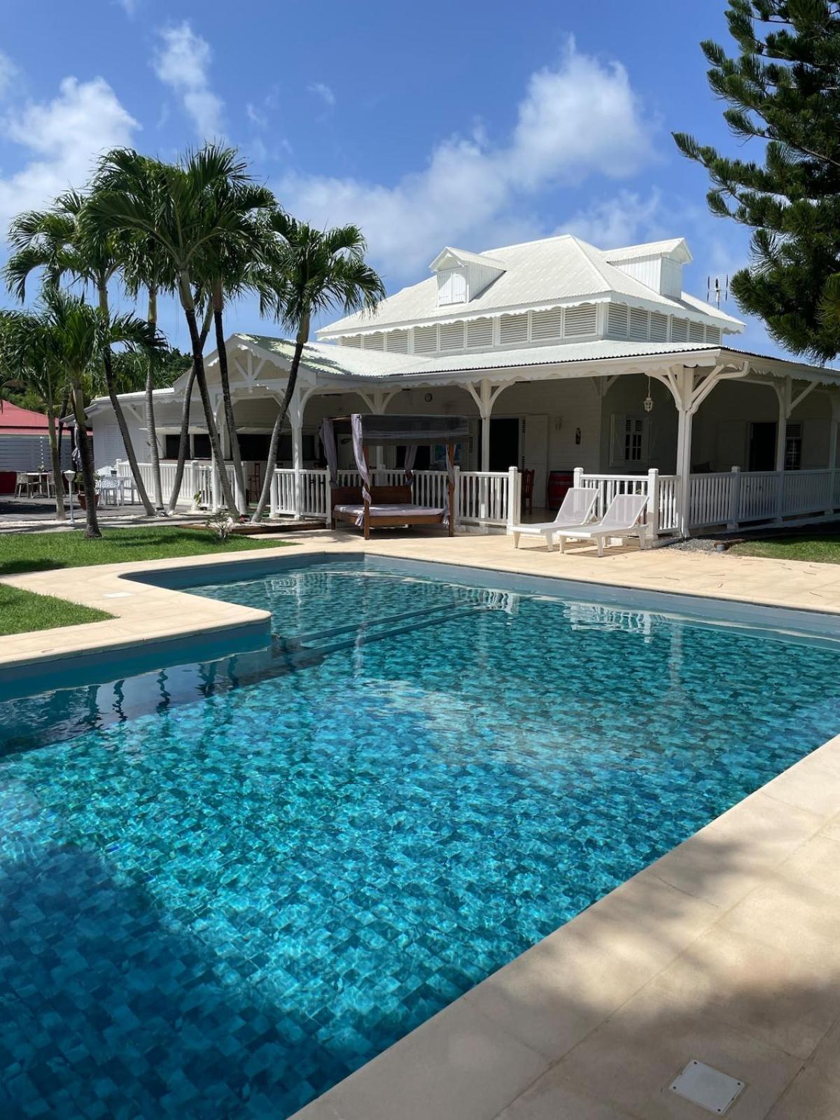 Villa luxueuse 4suites piscine privée billard St François proche plage et golf