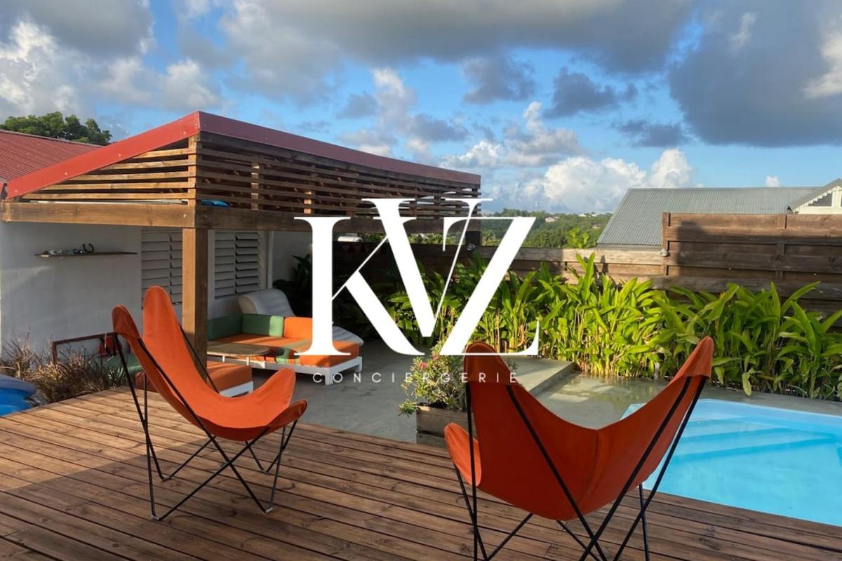 Villa design et piscine Le Gosier