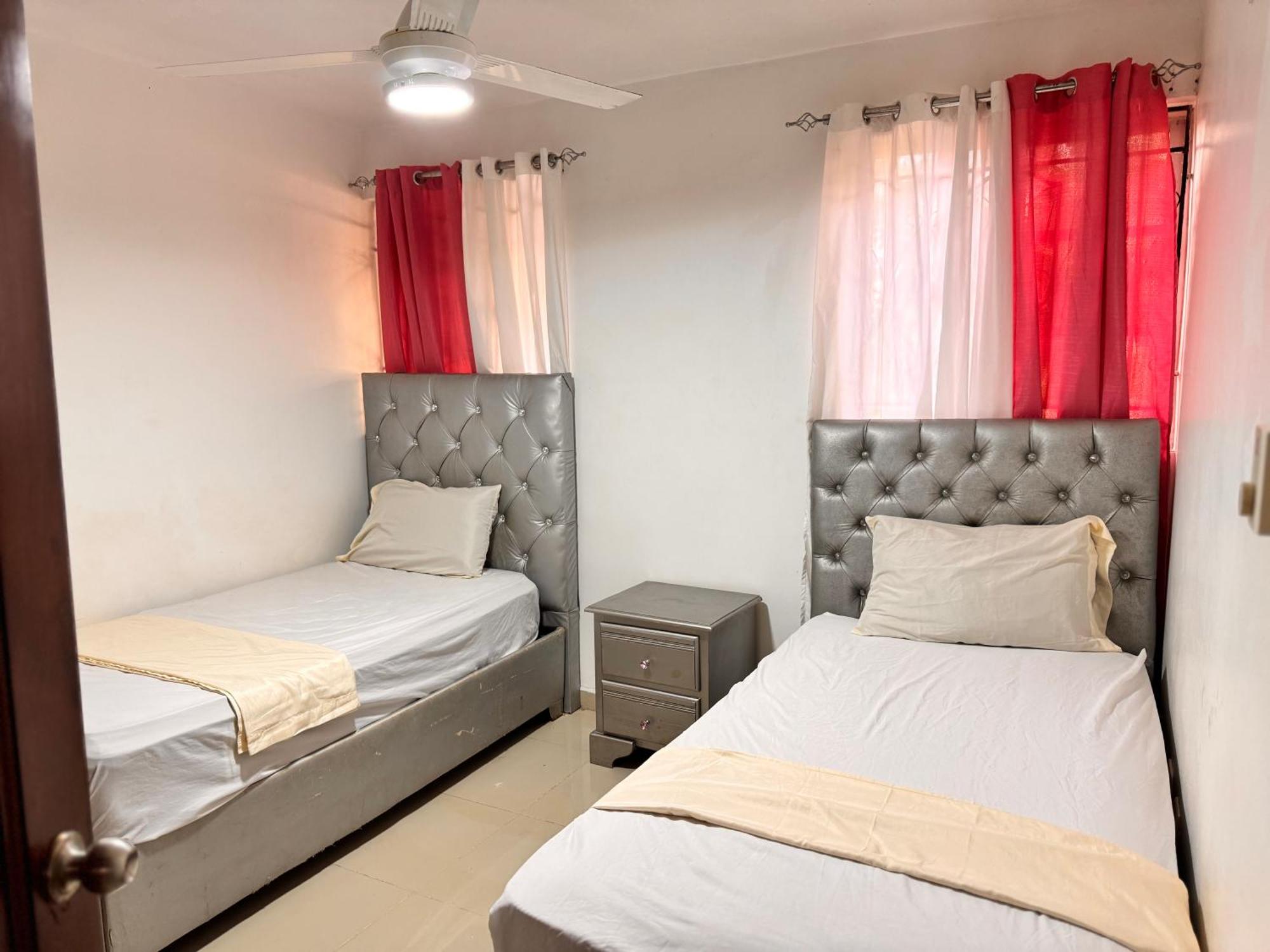 1Dom Rep - Huge cozy 3 bedrooms - close to all transportation Jacobo Majluta - Residencial Paradise V Colina Arroyo 1, foto 15