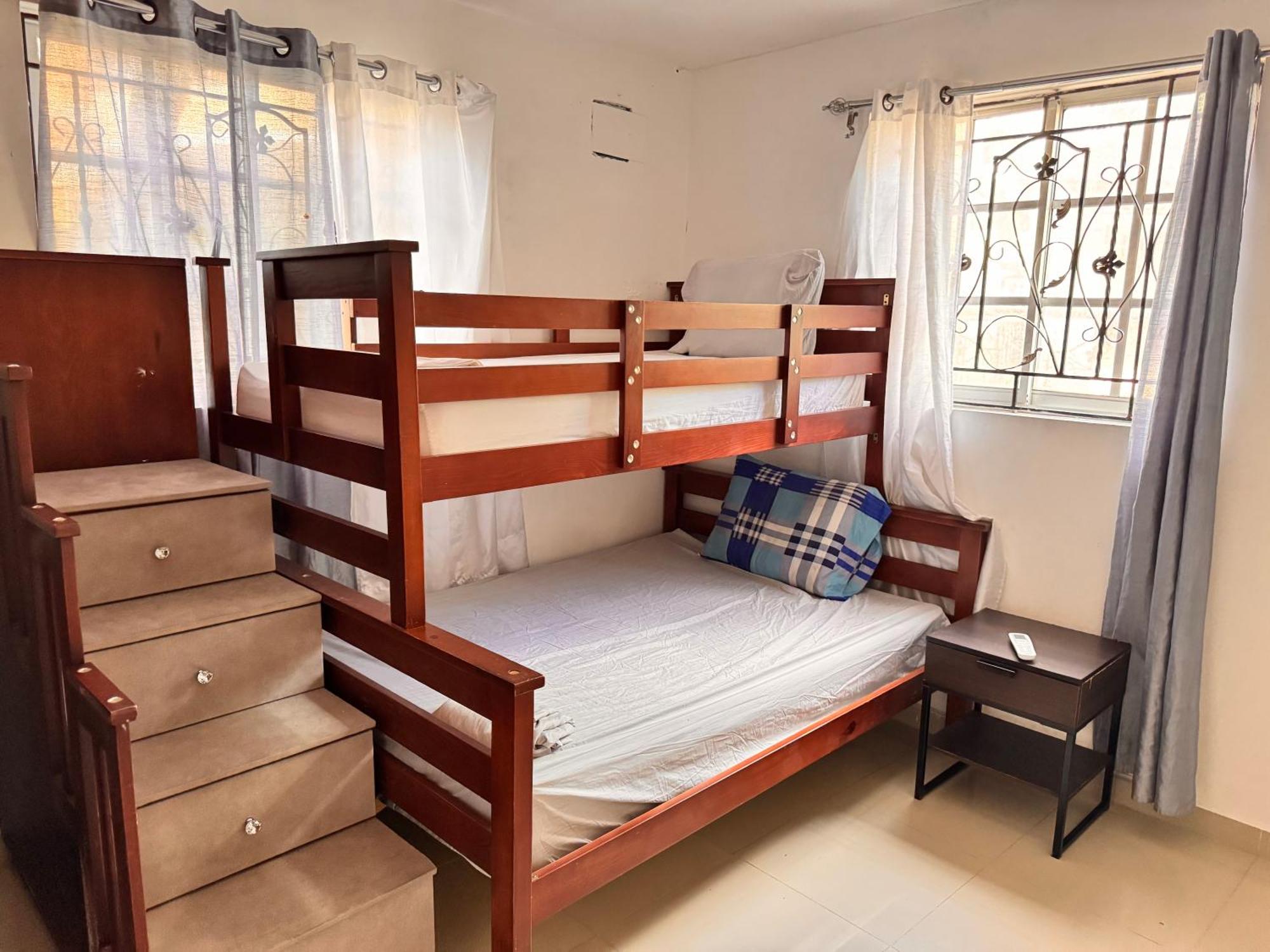 1Dom Rep - Huge cozy 3 bedrooms - close to all transportation Jacobo Majluta - Residencial Paradise V Colina Arroyo 1, foto 14