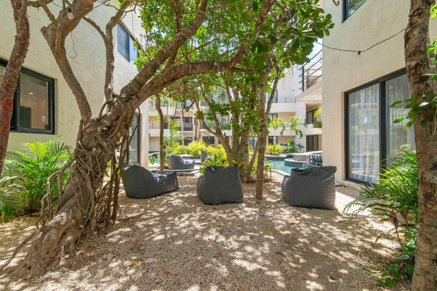 Boho chic 2BR with swim-up pool near the beach, foto 16