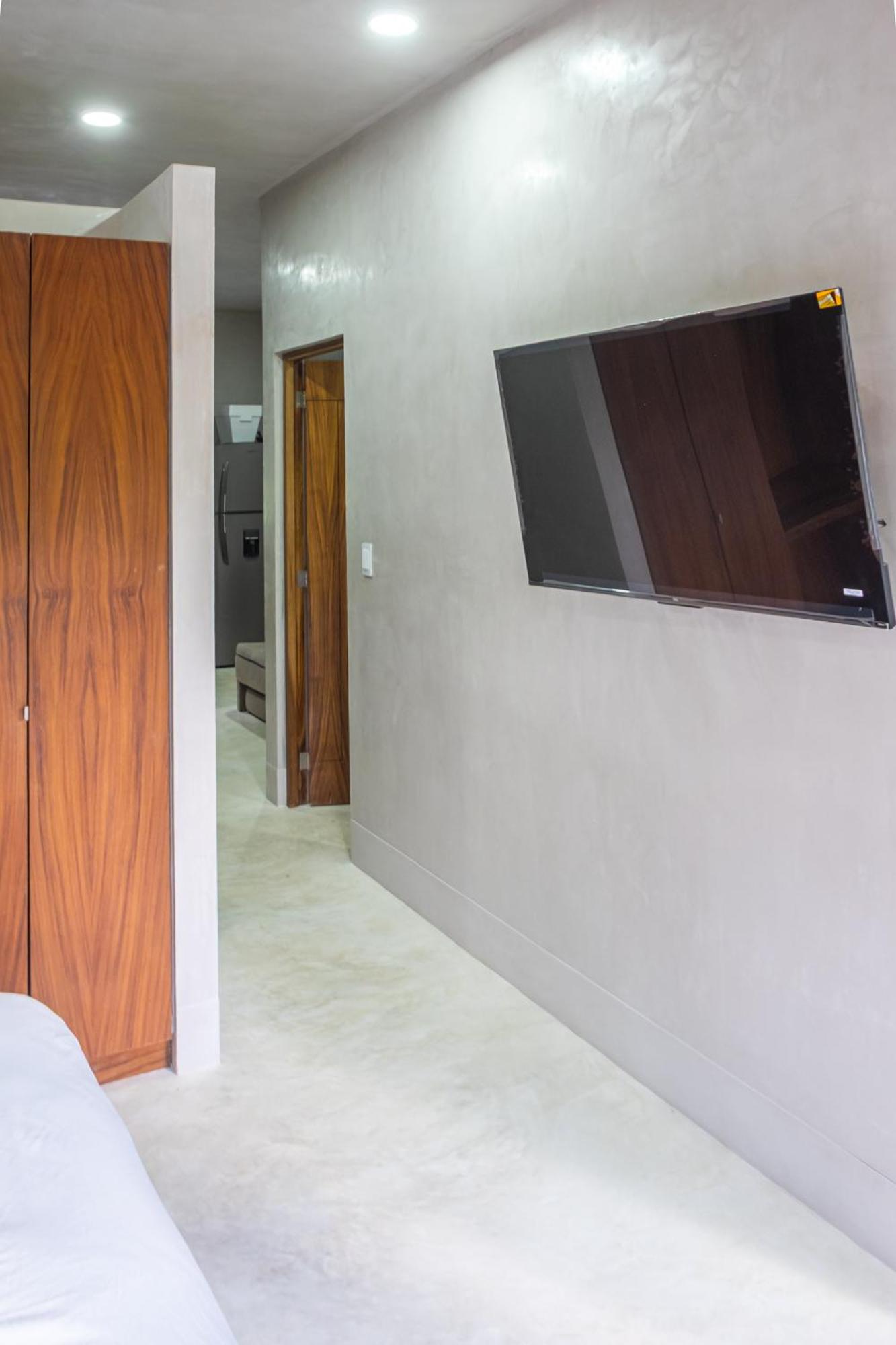 Jungle PH Private Rooftop & Plunge Pool AC WIFI, foto 12