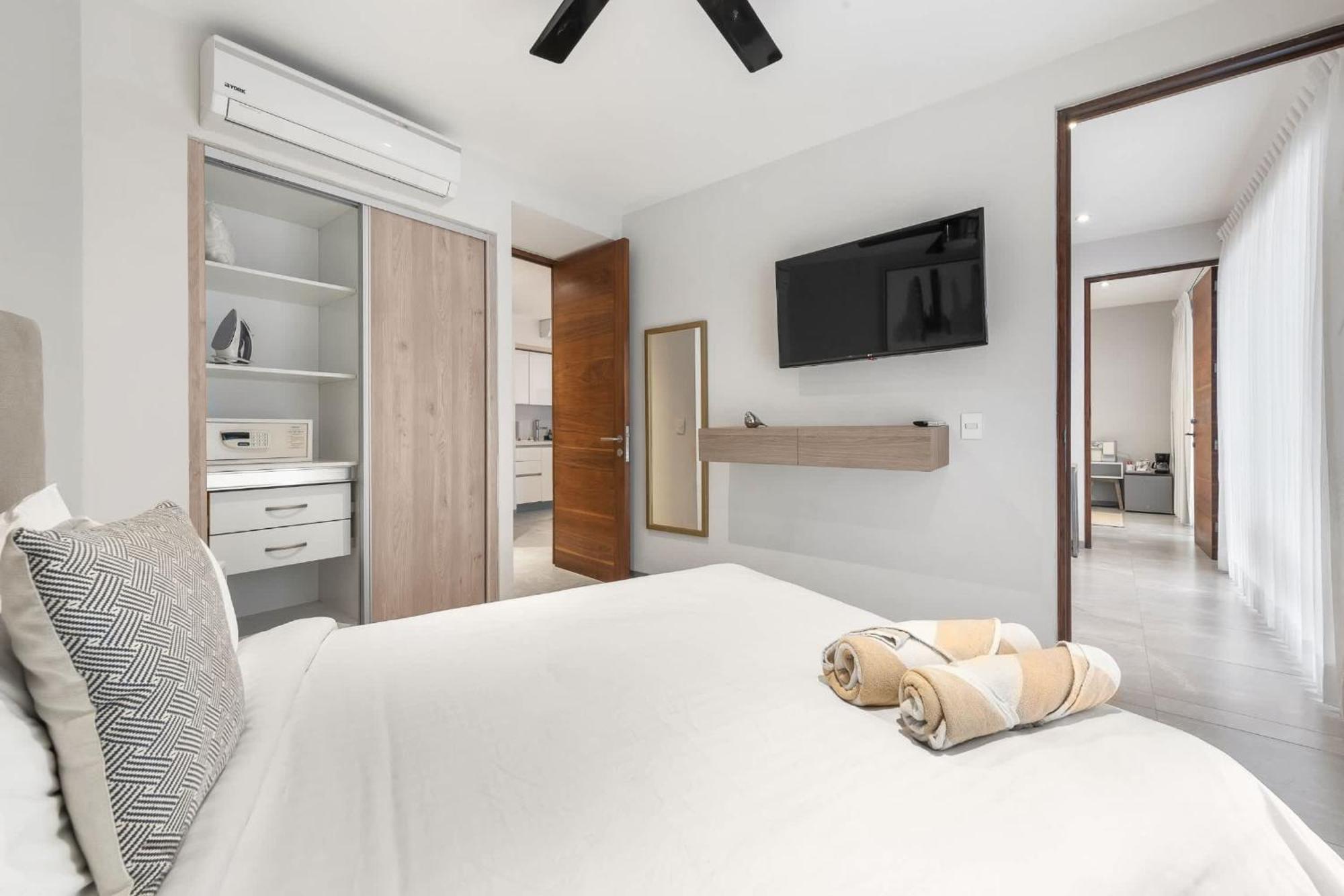 Swim-up 1-bedroom apartment, imagen 3