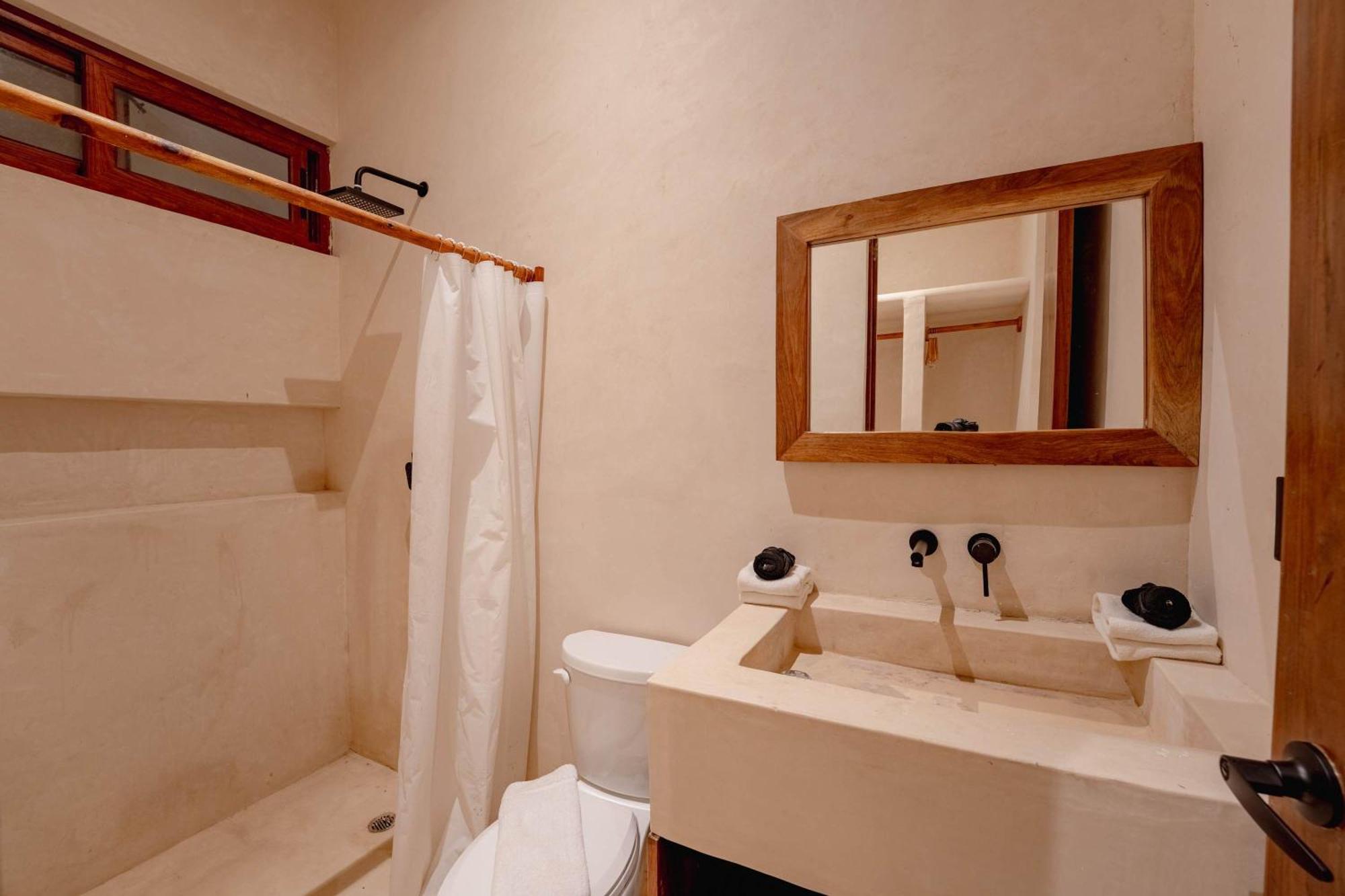 Stylish 1BR Retreat in Holistika with Private Pool, imagen 4