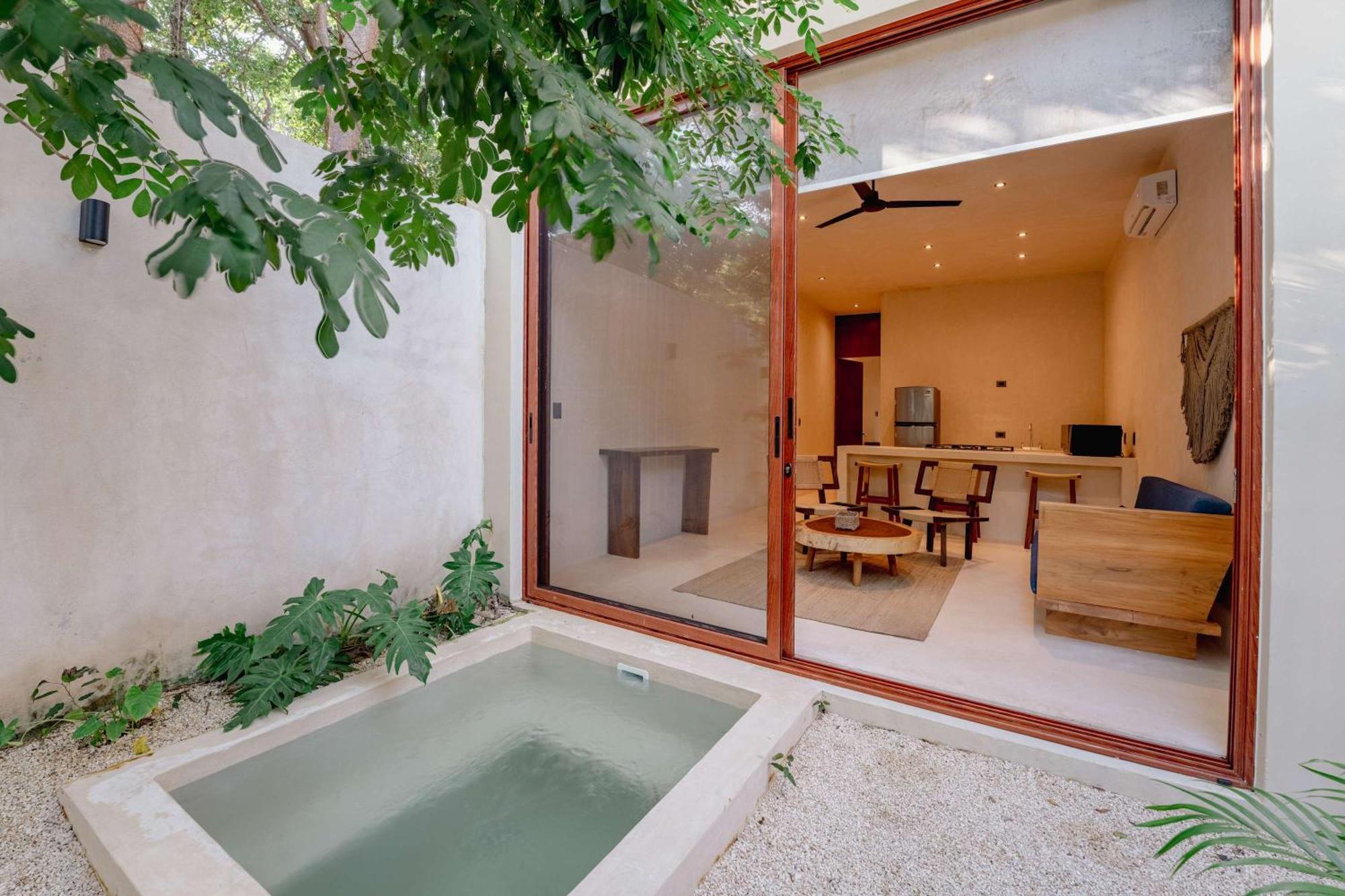 Stylish 1BR Retreat in Holistika with Private Pool, imagen 5