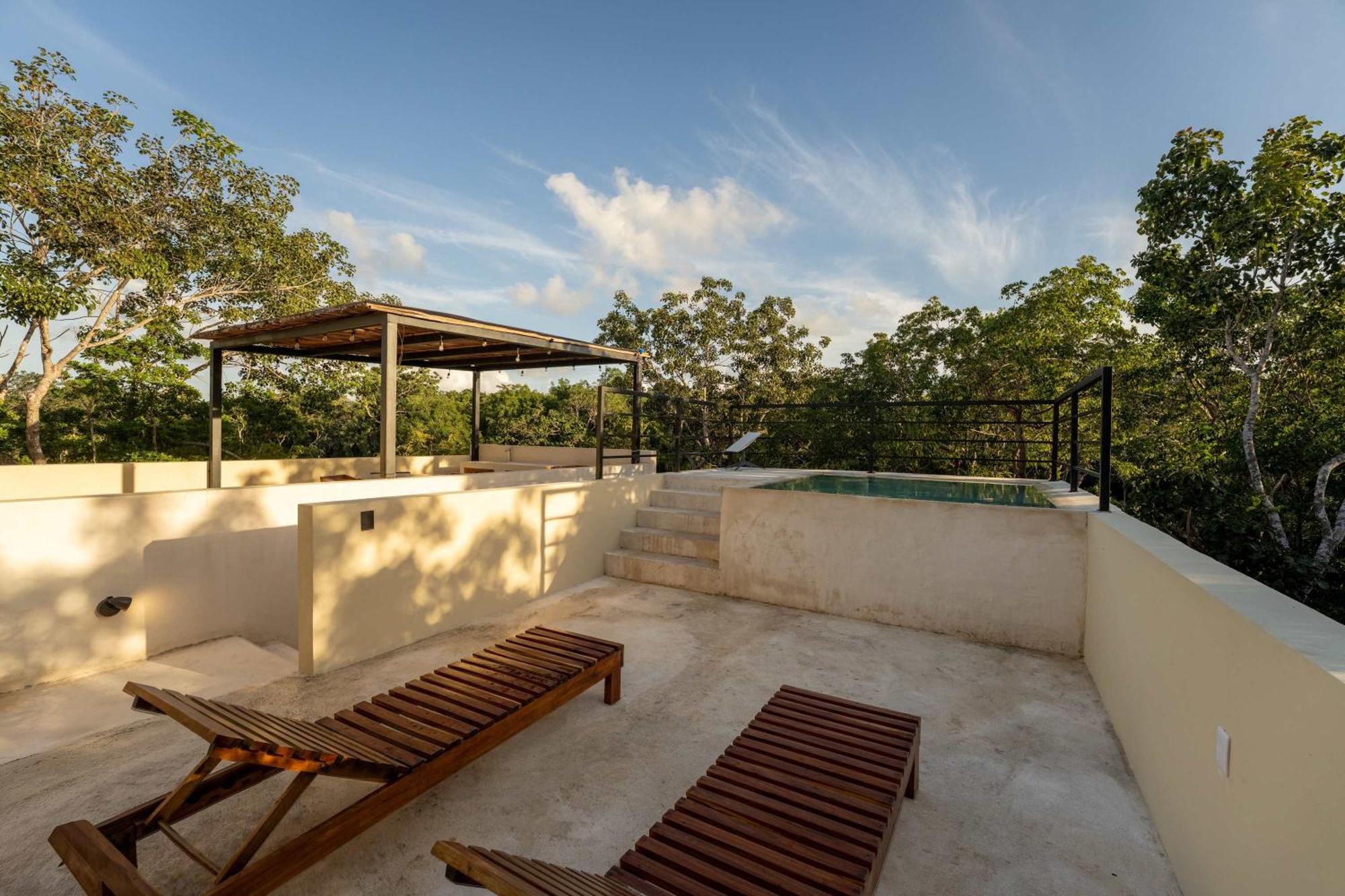 Luxury 2BR Retreat with Private Rooftop - Holistika, foto 13