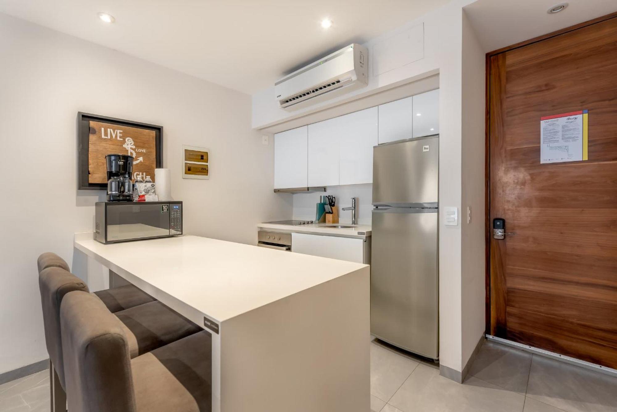 Luxury 2BR 2BA, Sauna, Cinema, Rooftop Pool, foto 14