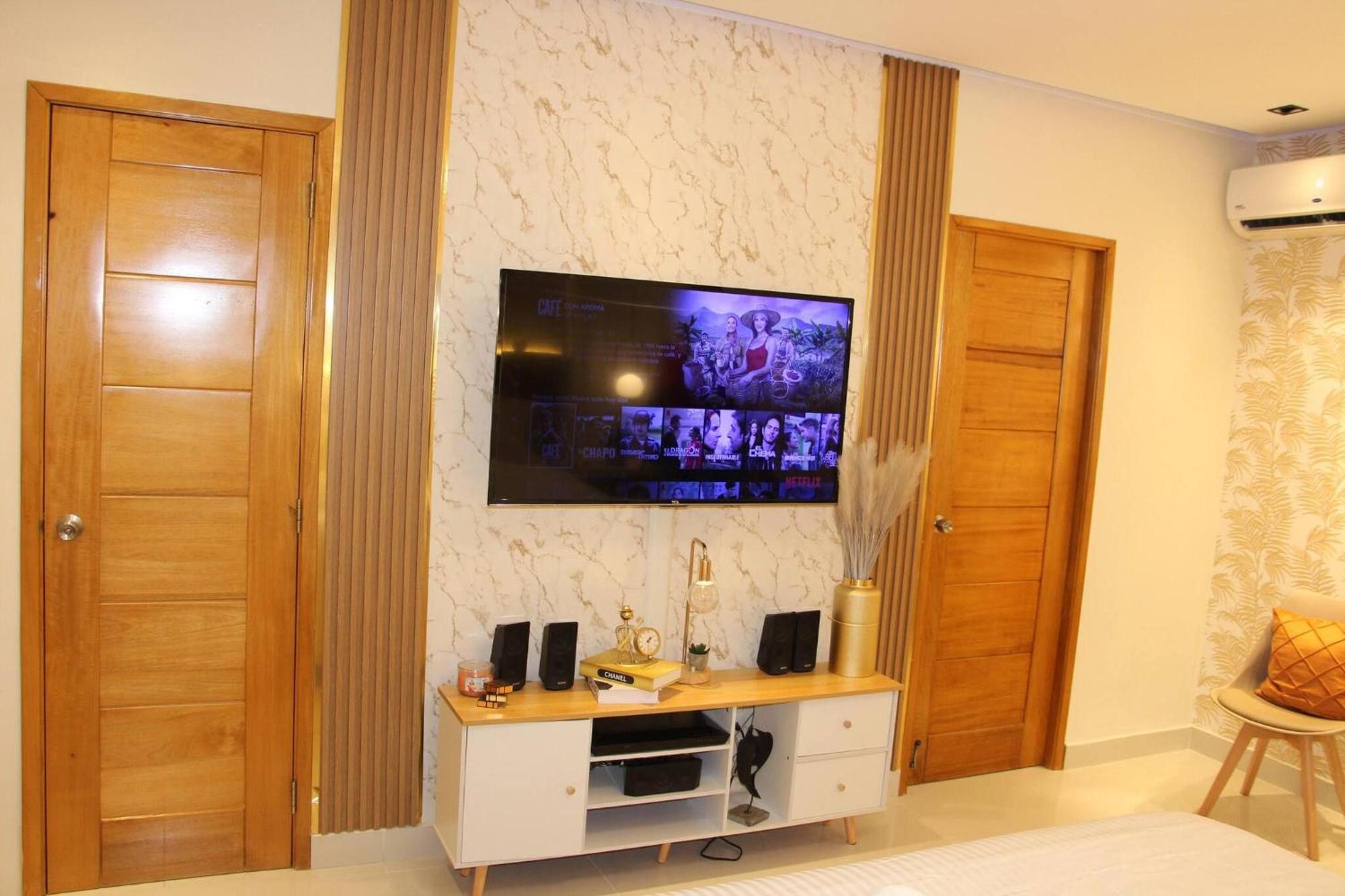 Elegant Private Room with Jacuzzi in Santo Domingo Este, imagen 2