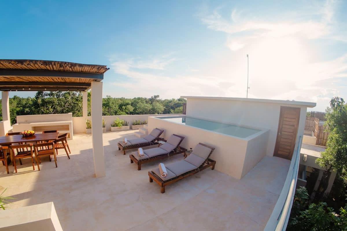 Exclusive 3BR Sky Penthouse with Private Rooftop Pool, foto 12