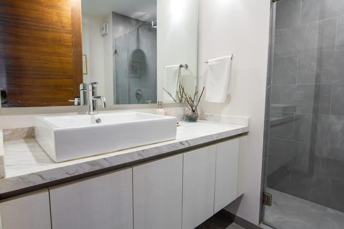 Beautiful 2BR PH, Private rooftop, Sauna, Gym, foto 10