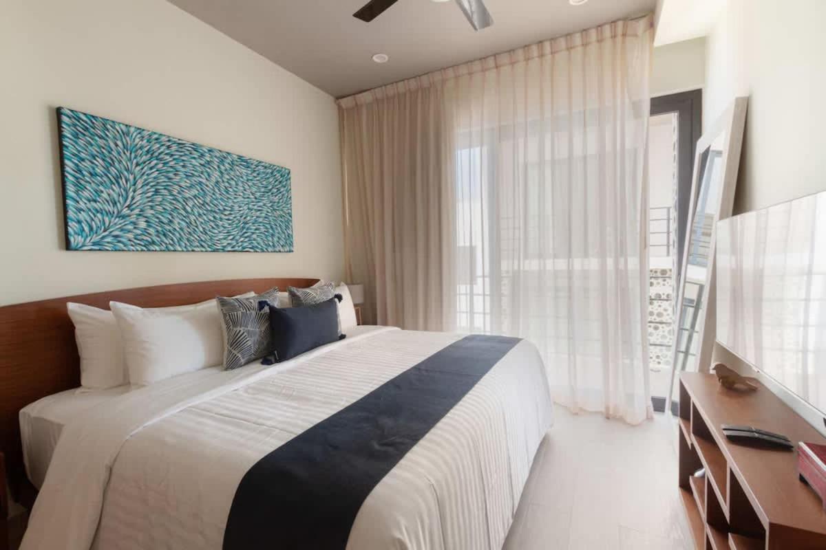 2BR Condo w Private Rooftop Pool Near Beach, imagen 4