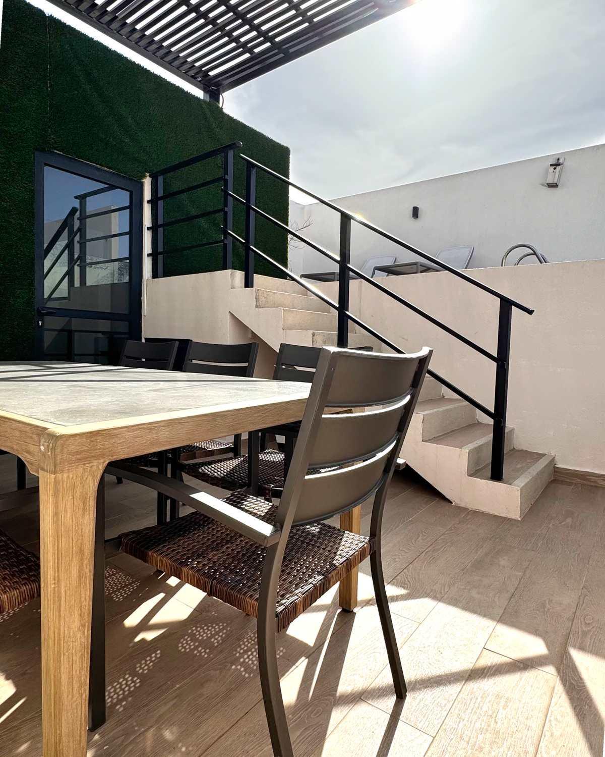 2BR Condo w Private Rooftop Pool Near Beach, foto 11