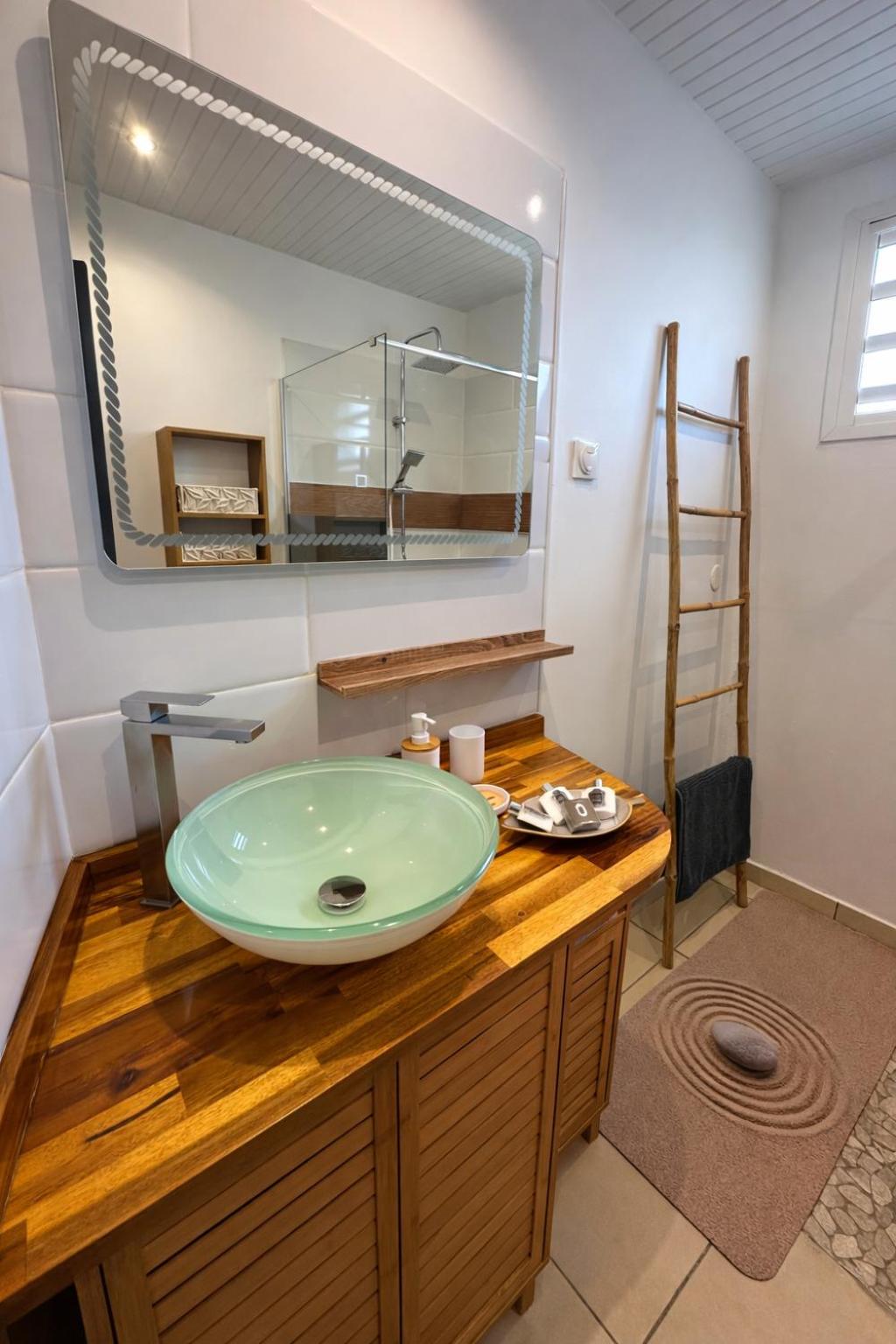 Koly'Dream Saint-François, 3 Maisons Indépendantes, Piscine, Wifi Haut Débit, Parking Gratuit, Autonomie Elec et Citerne D'Eau !!!, foto 13