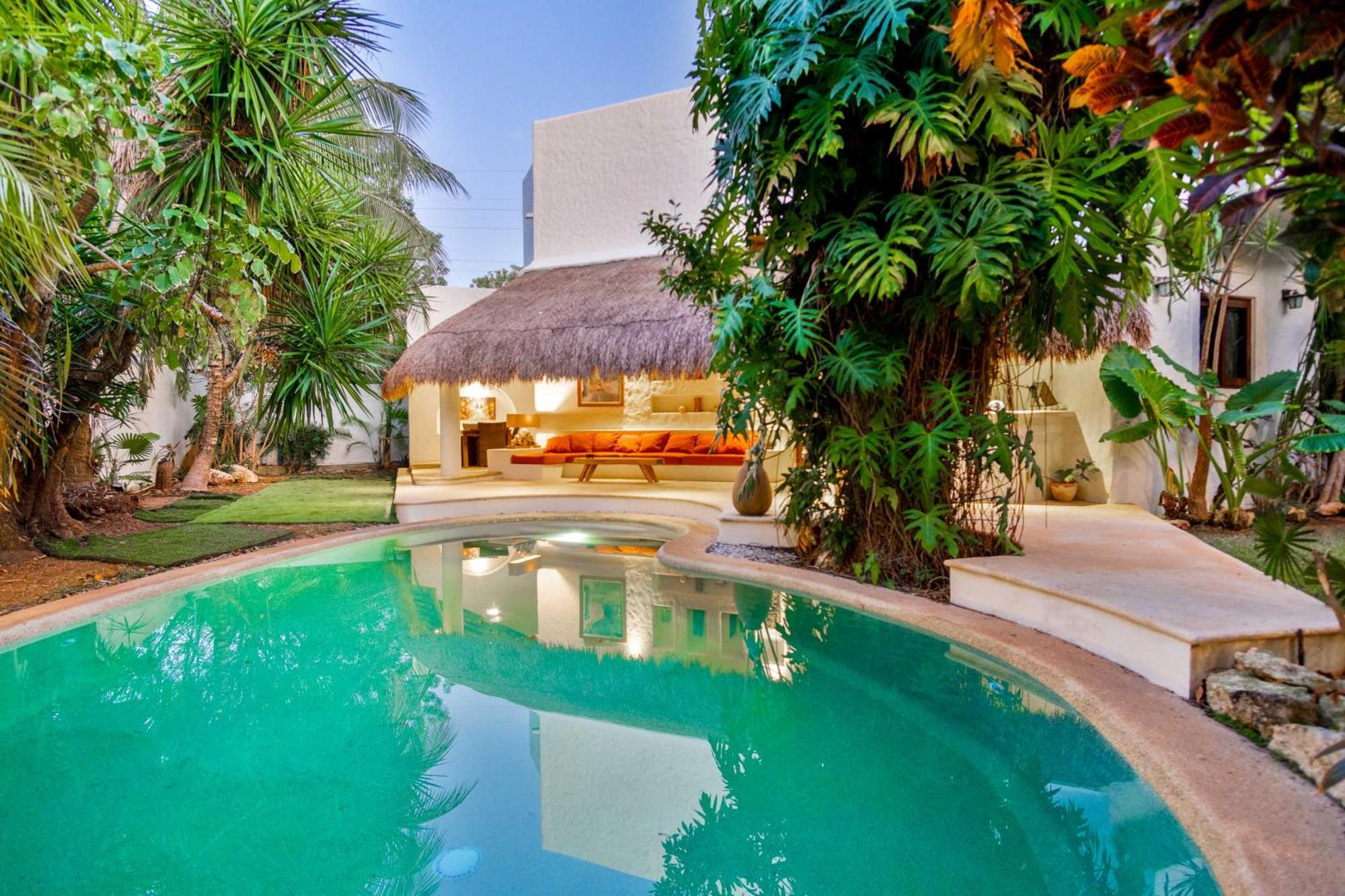 Casa Ceiba - 4 Bedroom Villa with Private Pool and great location in trendy neighborhood - fits 8