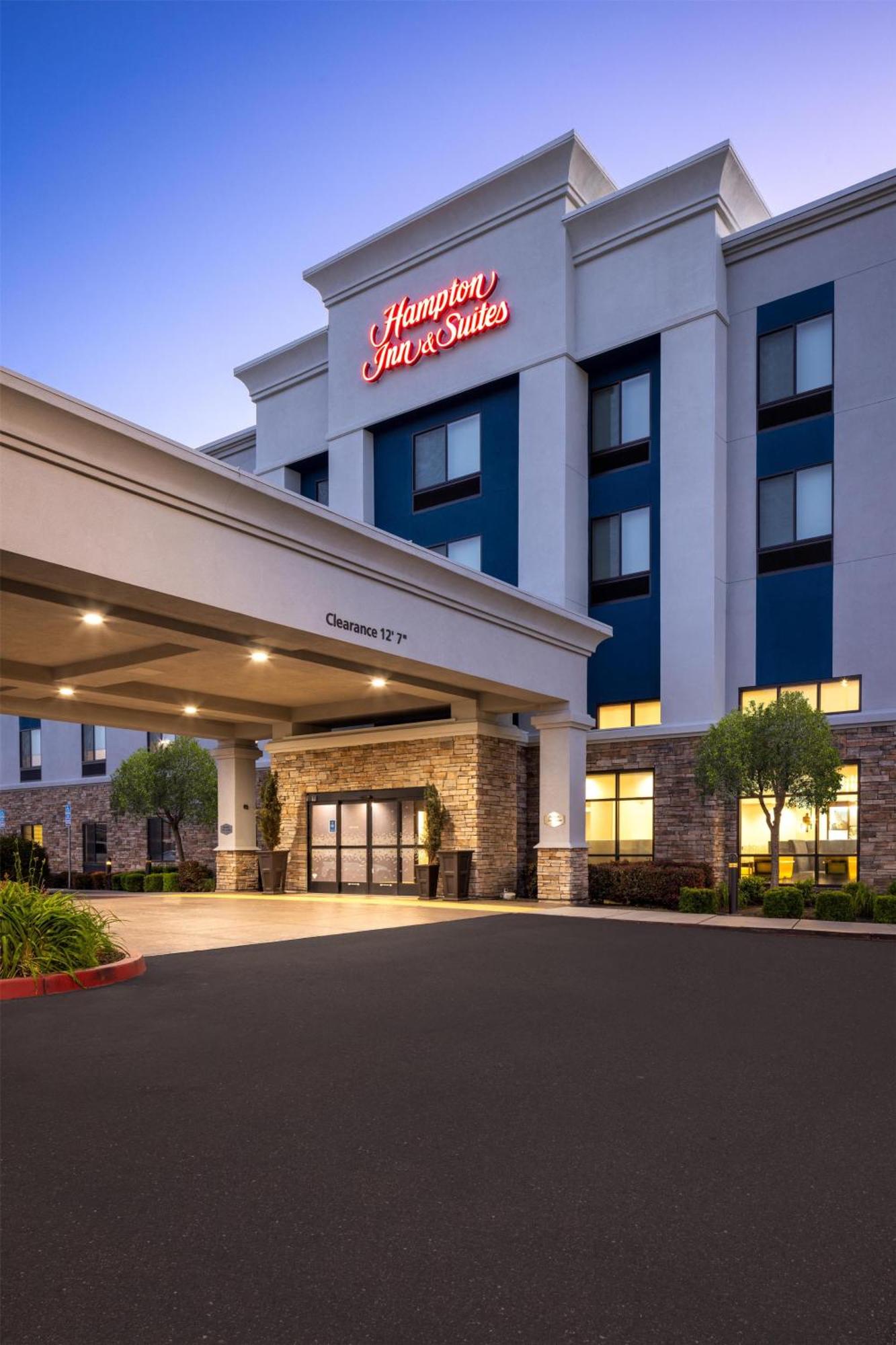 Hampton Inn & Suites Manteca — photo 2
