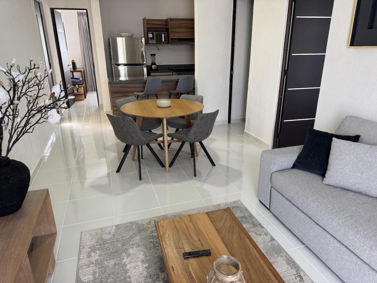 Comfortable 2BR Condo pool & gym, imagen 4