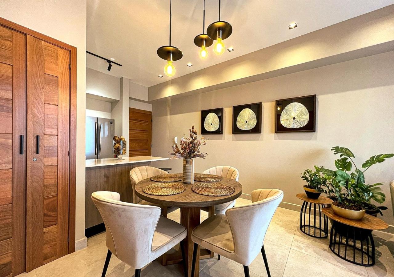 Elegant 2BR in La Esperilla with Balcony, Rooftop and Gym, foto 6