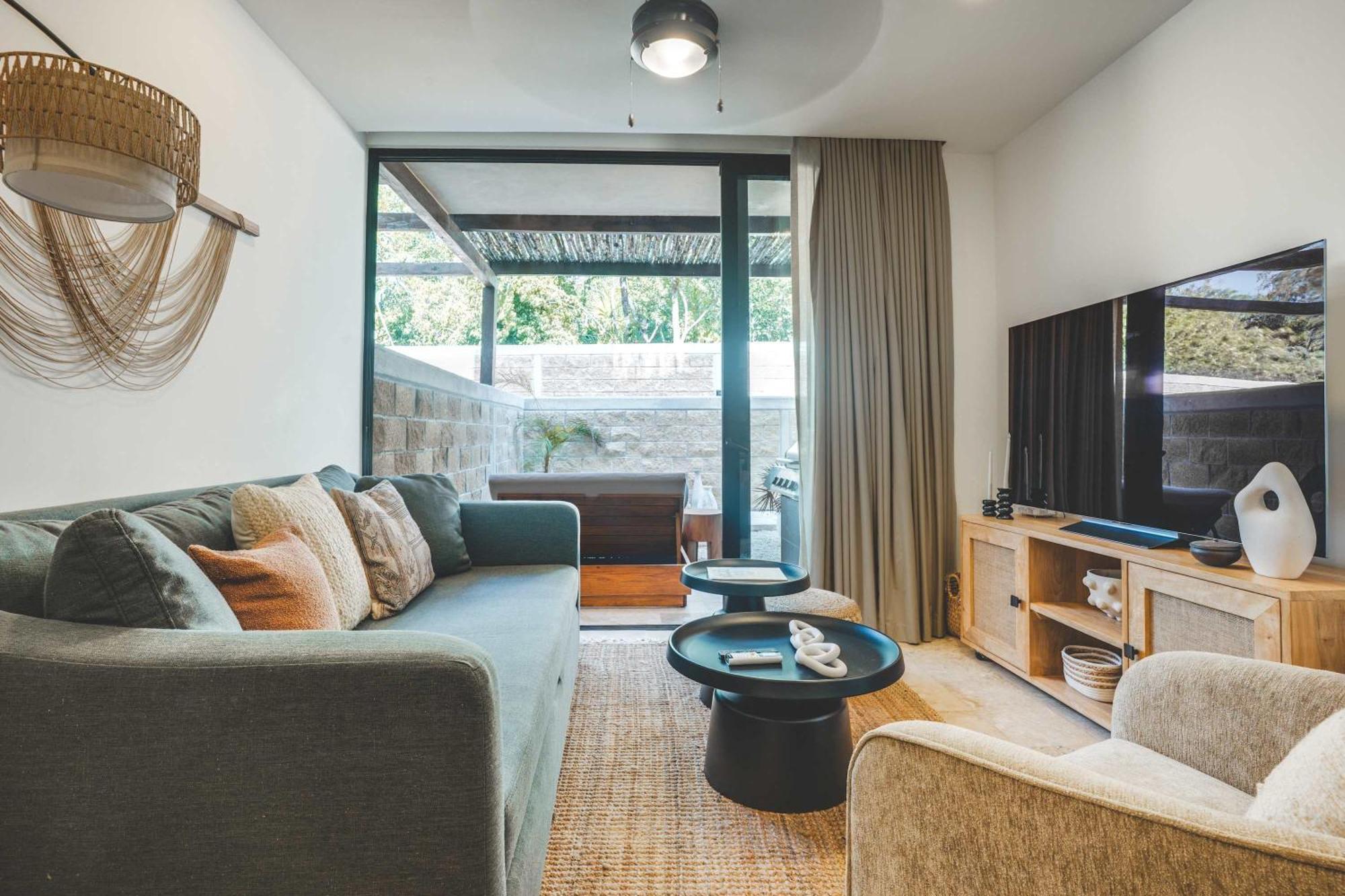 Luxury 2BR Retreat with Private Pool & Spa, imagen 2