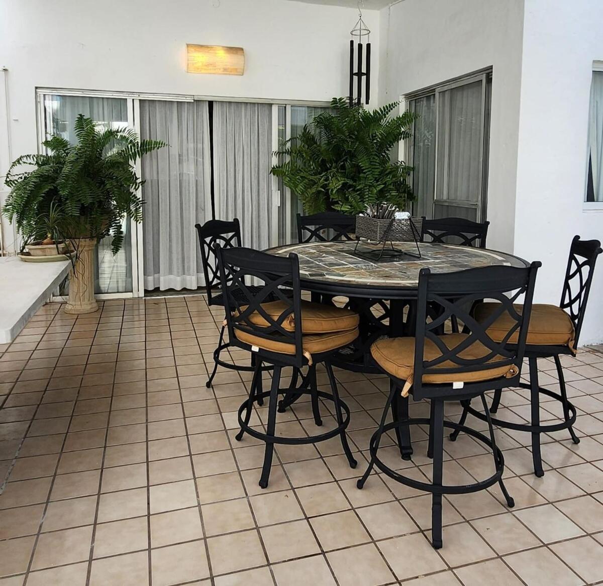 Beautiful house with a pool, imagen 4