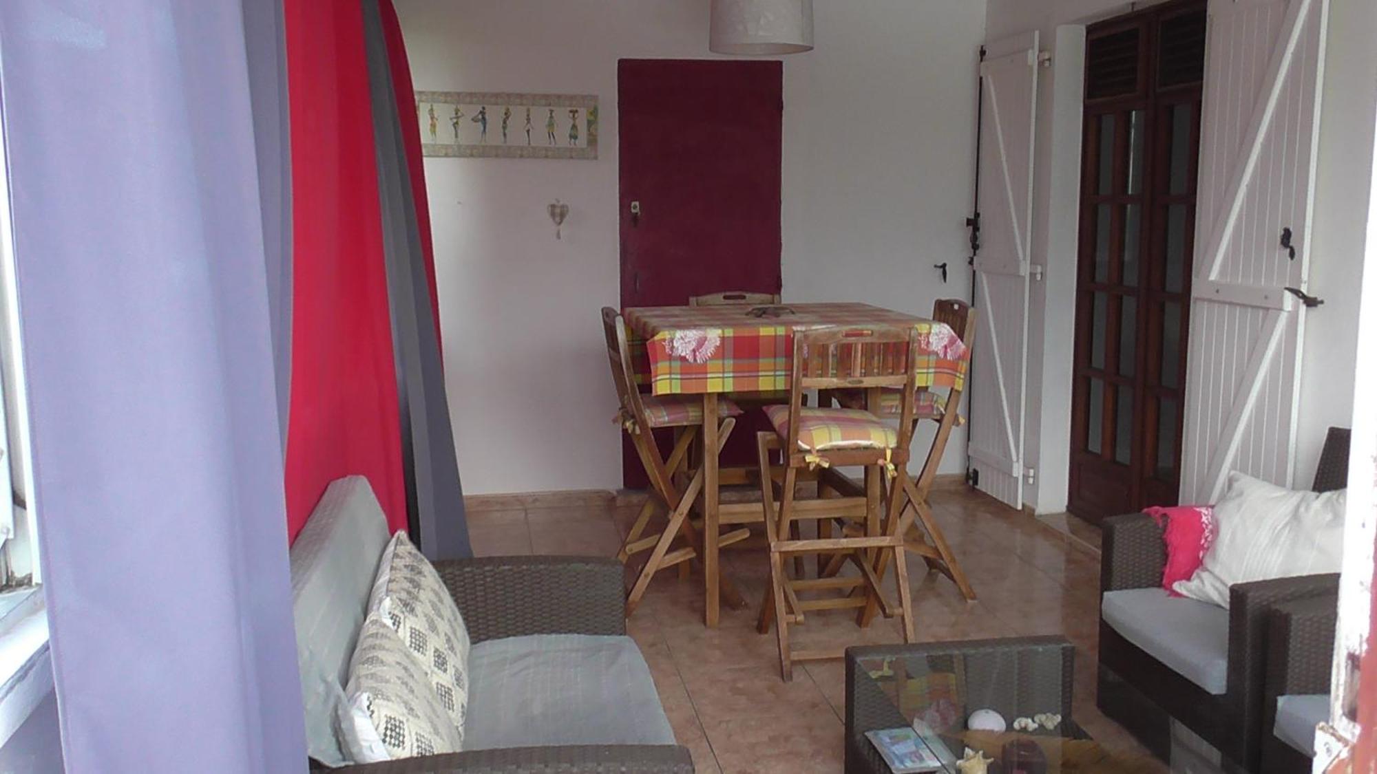 Appartement spacieux étage maison avec jardin à Ste Anne, imagen 5