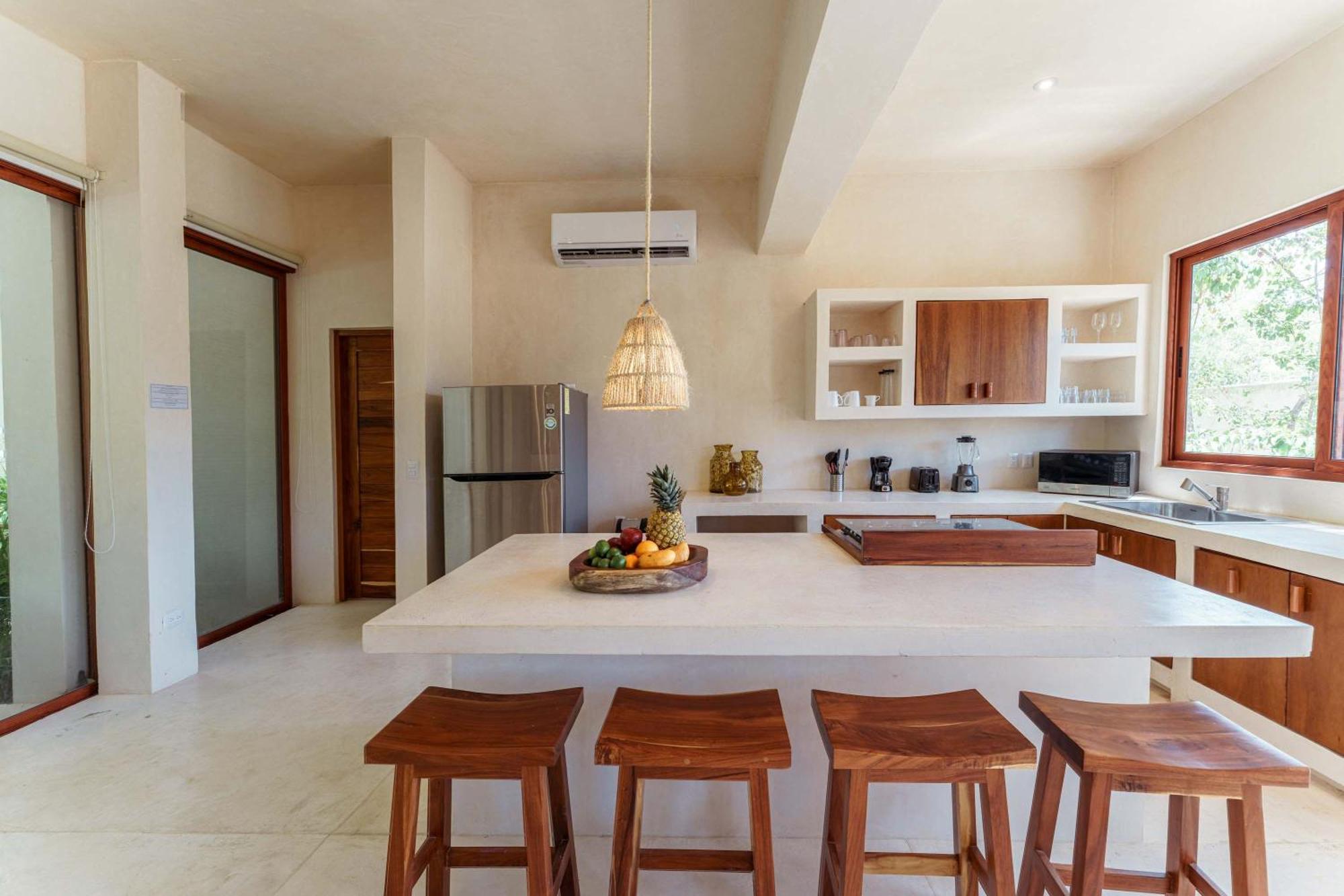 Modern ground-level 3BR Retreat with Private Pool, foto 12