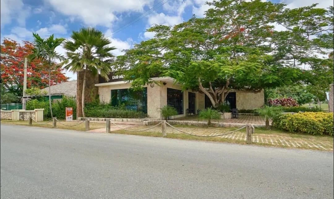 White Sands Tropical Oasis with Private Pool 3 Mins to the Beach, foto 14