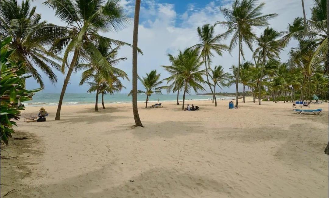 White Sands Tropical Oasis with Private Pool 3 Mins to the Beach, foto 15