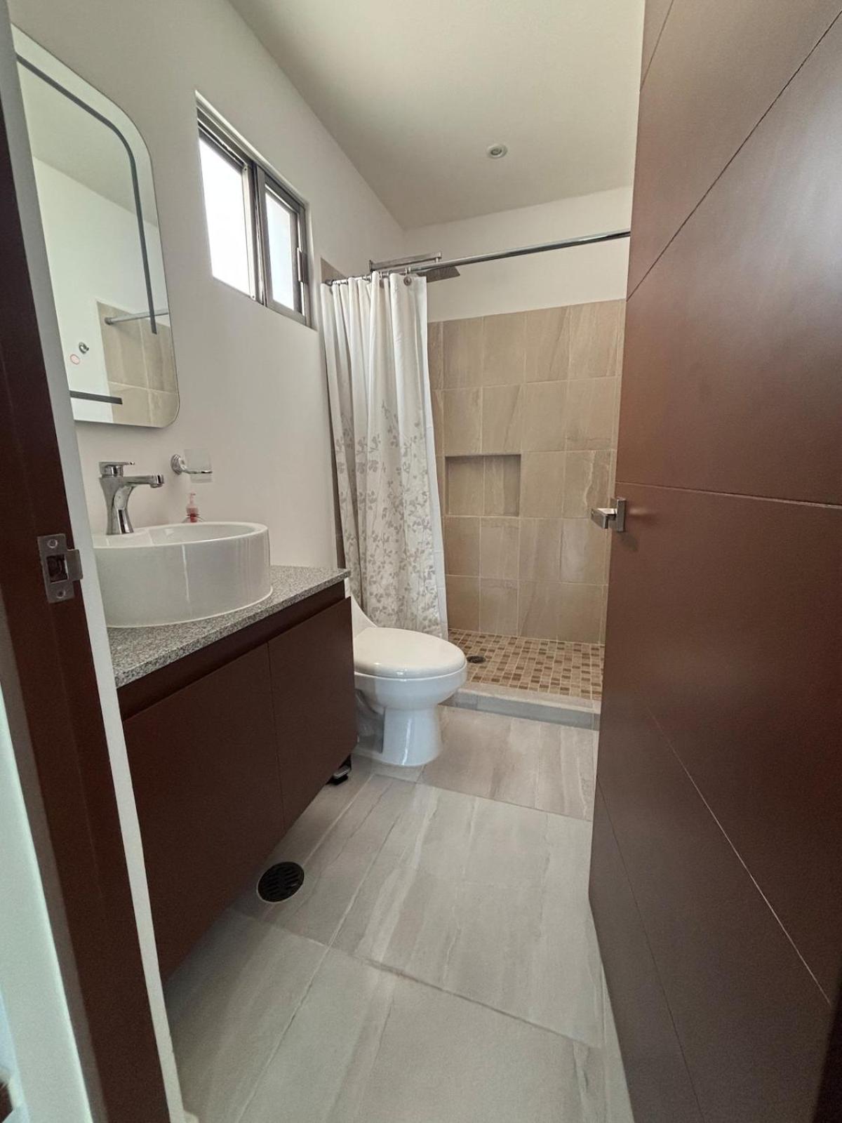 Modern Pool Retreat 2BR 2BA Long Island Cancún, foto 14