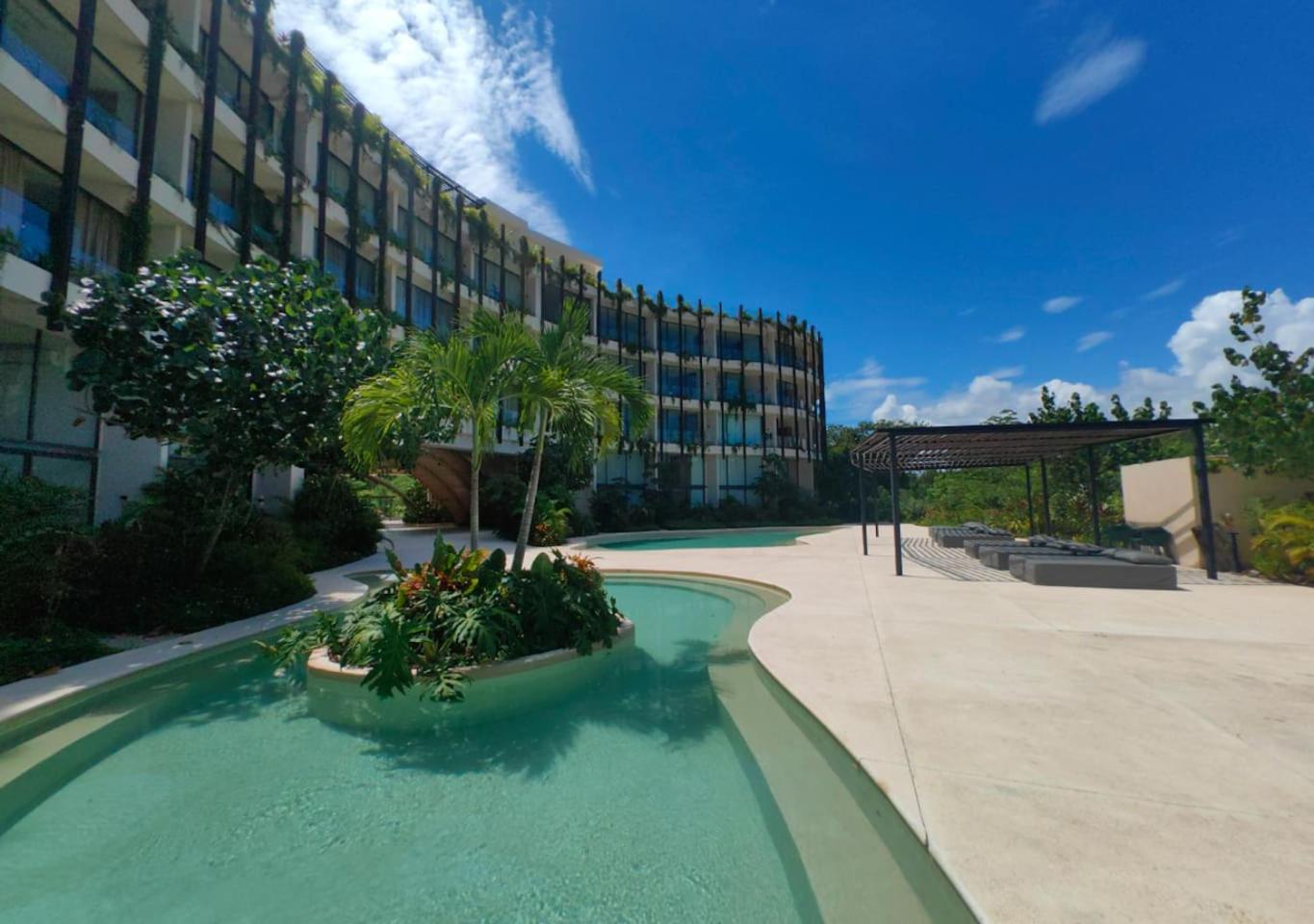 Oasis en jungla con patio y transporte playa