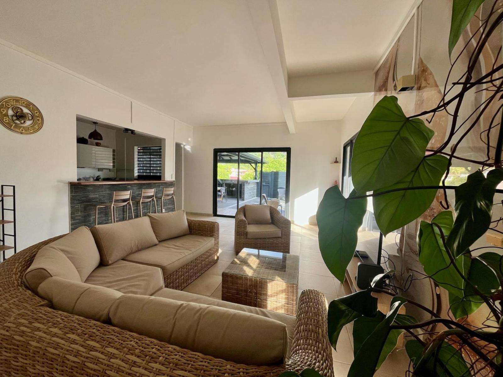 Évasion Créole Détente tropicale avec piscine, jacuzzi et plage à proximité!, foto 11