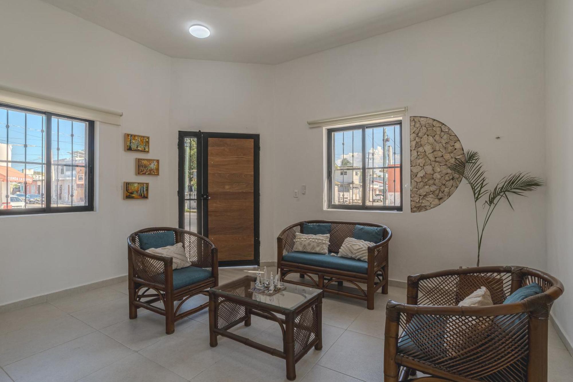3 bedrooms home one block from the beach with pool, very central location, imagen 3