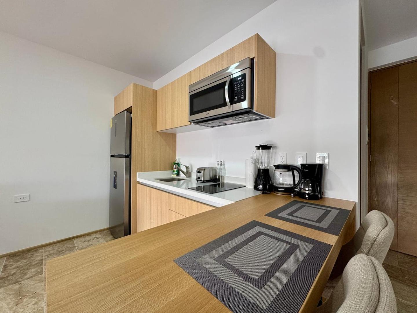 Stylish studio near 5th Avenue with ocean views, imagen 4