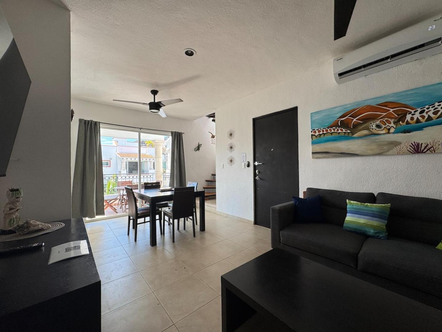 Desirable Location, Private Terrace Overlook Pool, foto 16