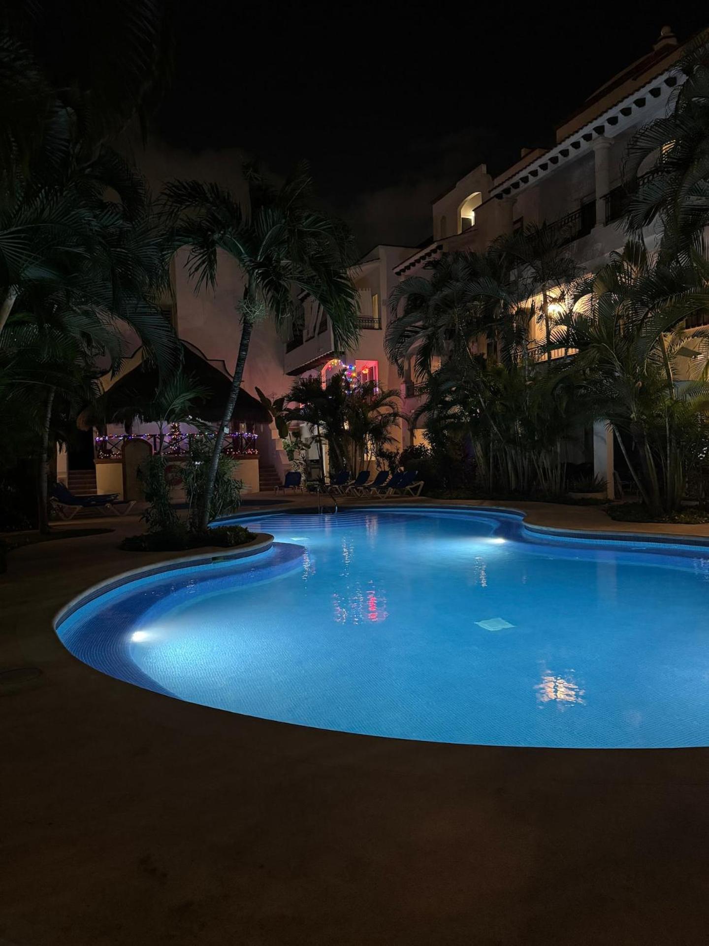 Desirable Location, Private Terrace Overlook Pool, foto 10