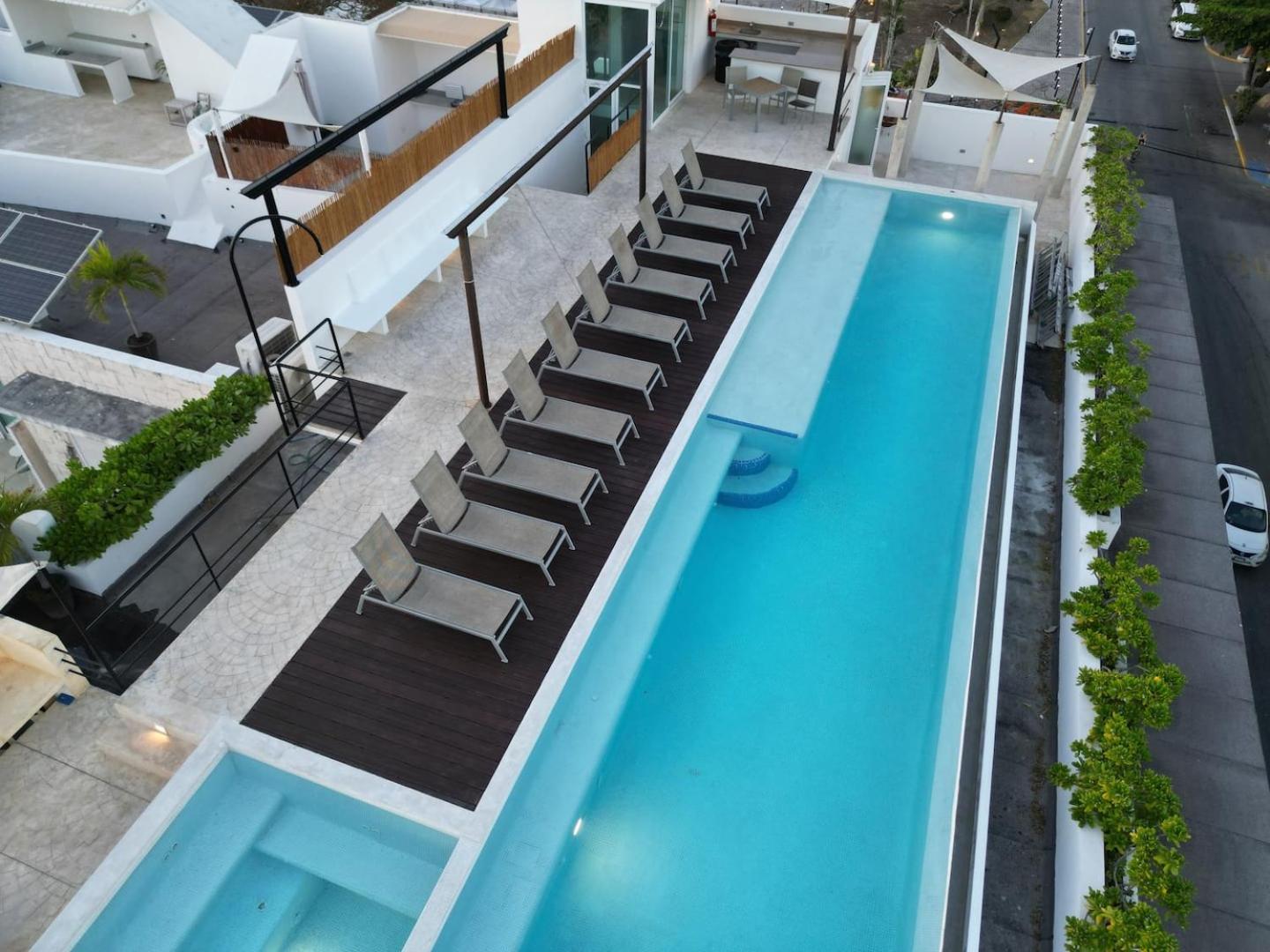 Seaview Roof Pool and Hammock 3 Blocks from Beach, imagen 2