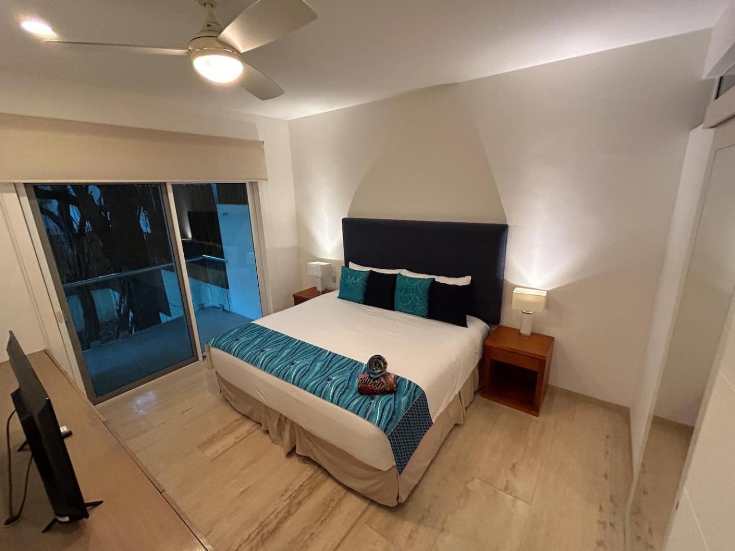 Seaview Roof Pool and Hammock 3 Blocks from Beach, imagen 4