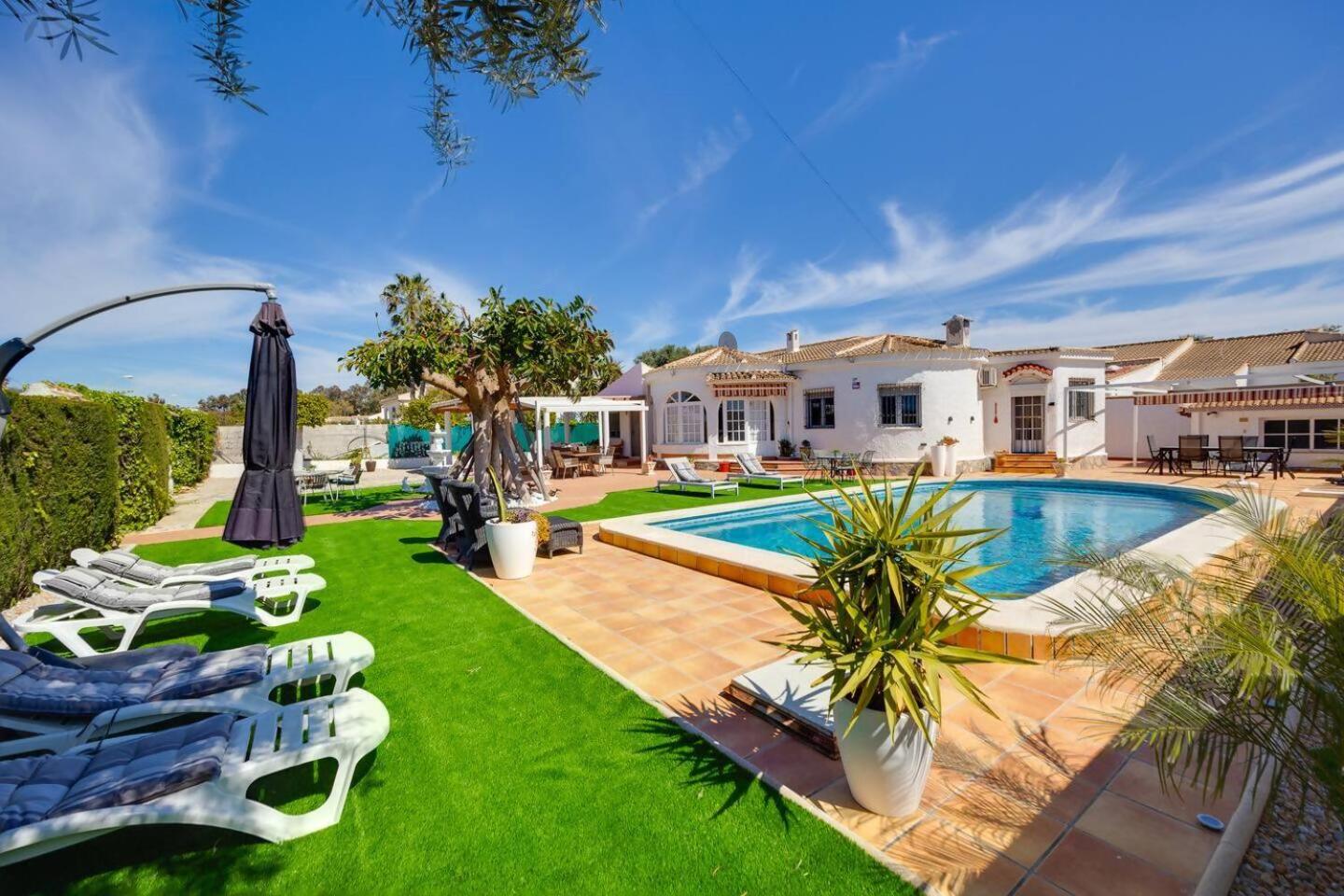 Preciosa villa con piscina, perfecta para familias