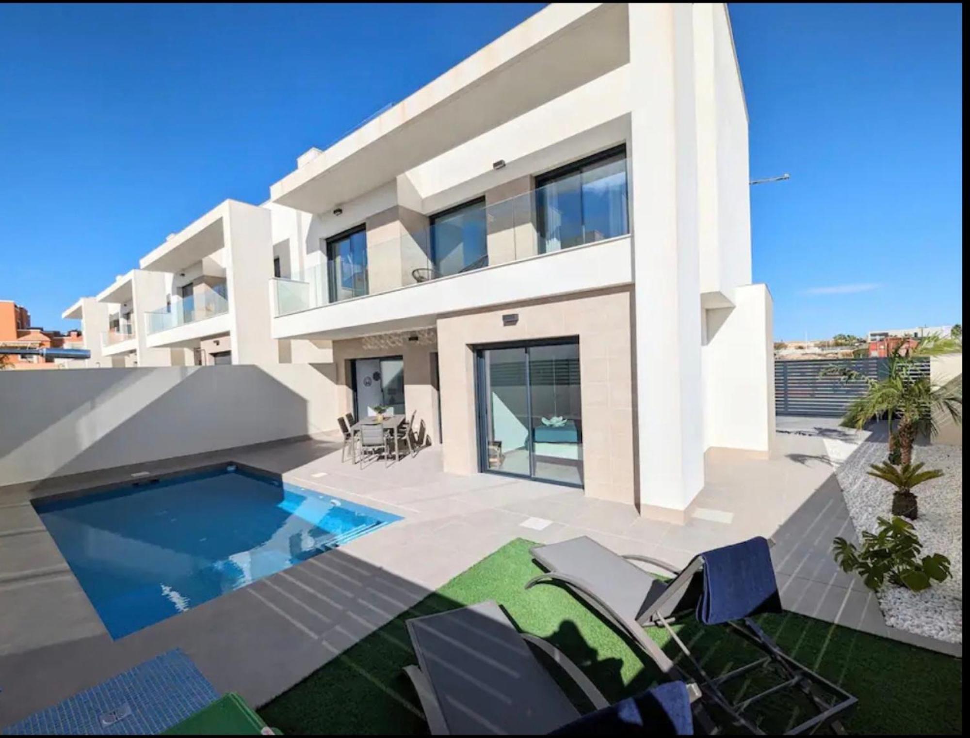 R-53 Corner Villa with private pool