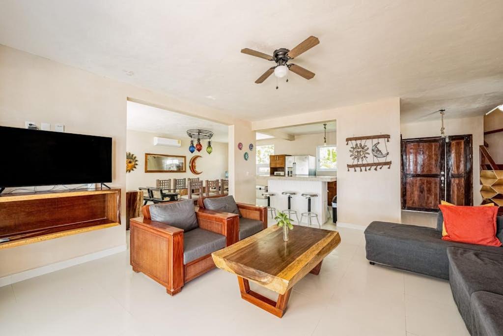 Oceanfront home with beach access pool balconies & waterfront hammocks - Villa Sol, foto 6
