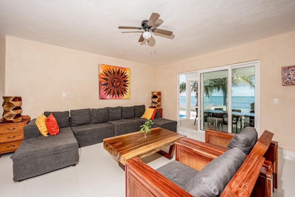 Oceanfront home with beach access pool balconies & waterfront hammocks - Villa Sol, imagen 5