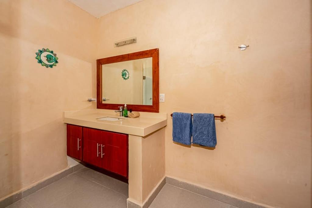 Oceanfront home with beach access pool balconies & waterfront hammocks - Villa Sol, foto 14