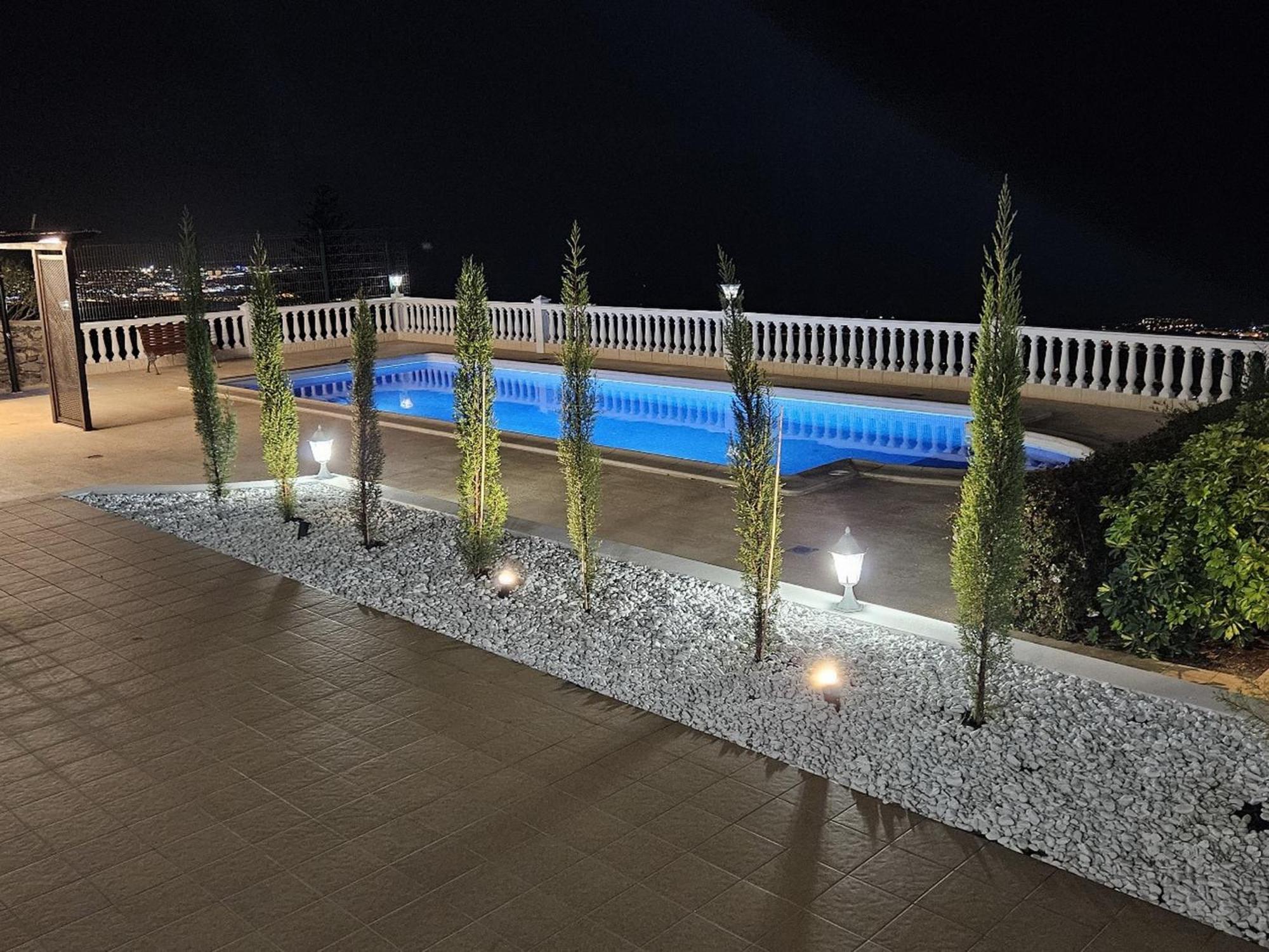 Villa 4-bedroom with cool sea views