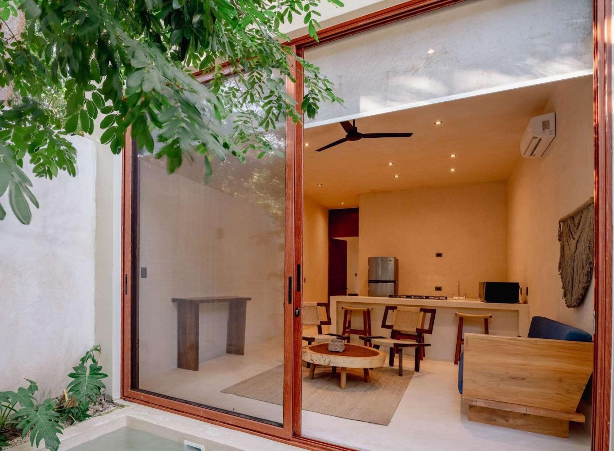 Stylish 1BR Retreat in Holistika with Private Pool, foto 7