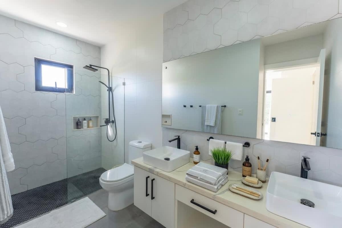 Modern Luxury Villa with Private Pool Ocean Village, imagen 5