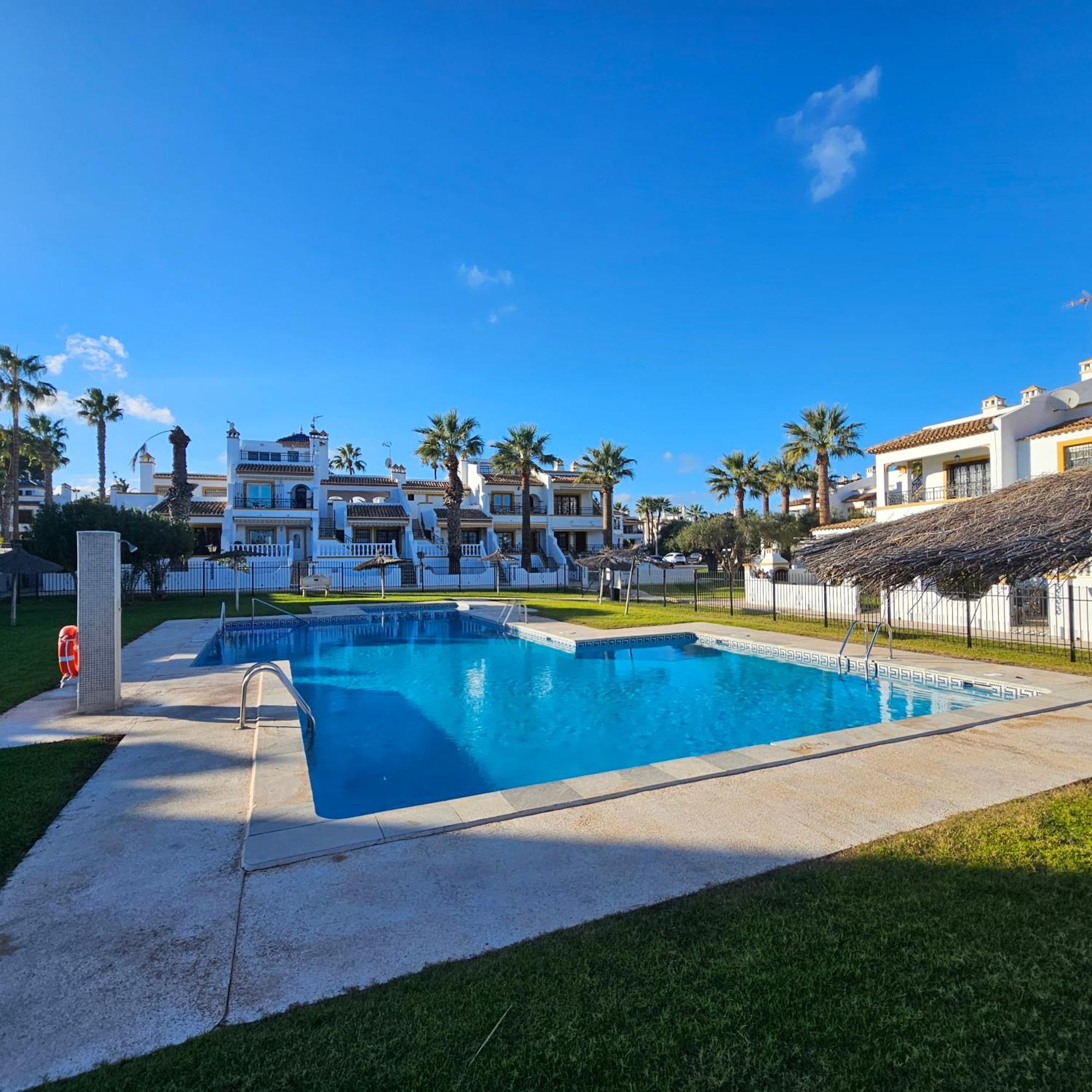 Comfortable Townhouse in Villamartín with Spacious Rooftop Terrace