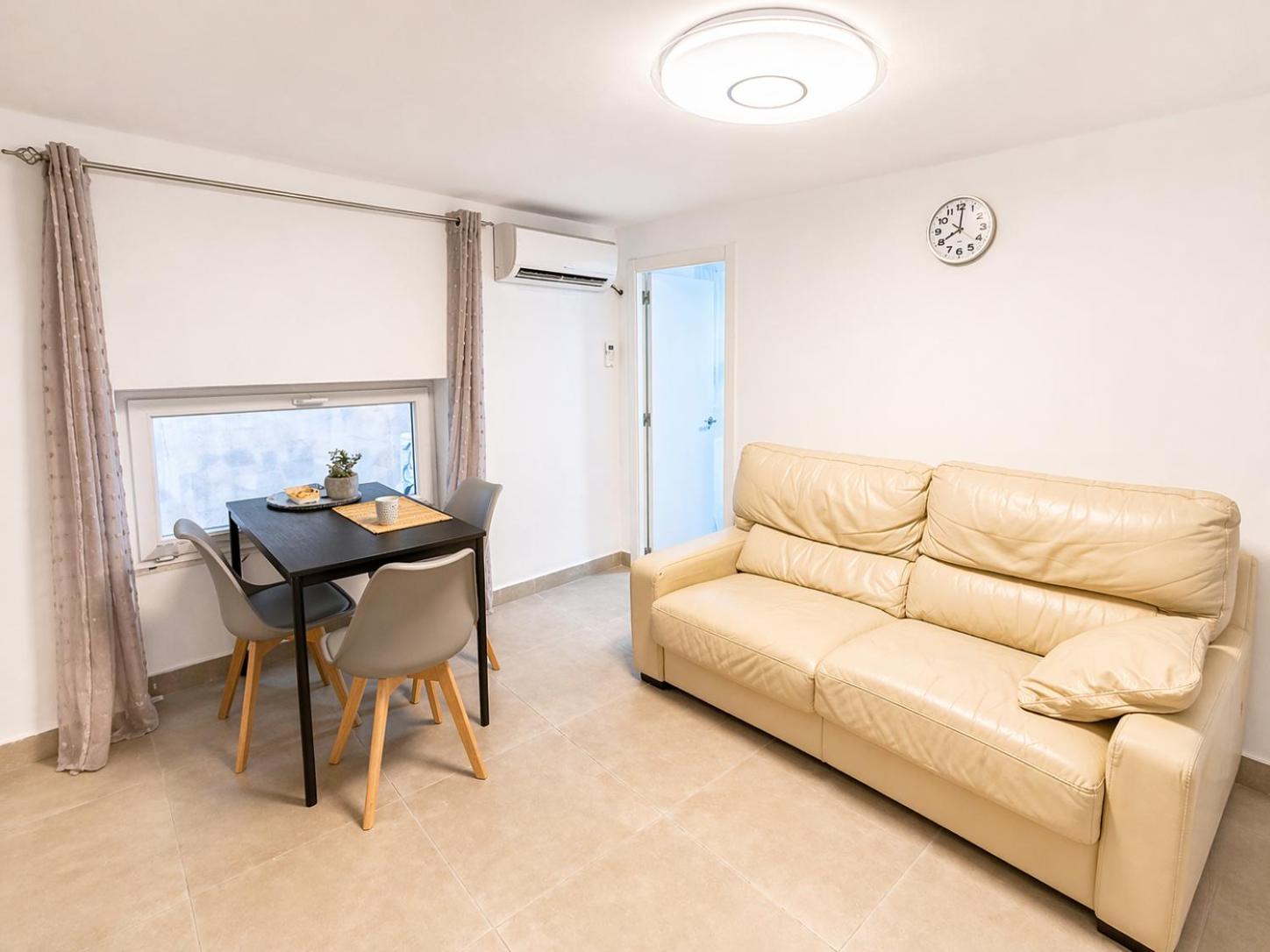 Esperanza 10 - Newly Renovated 2BR, Central Alicante