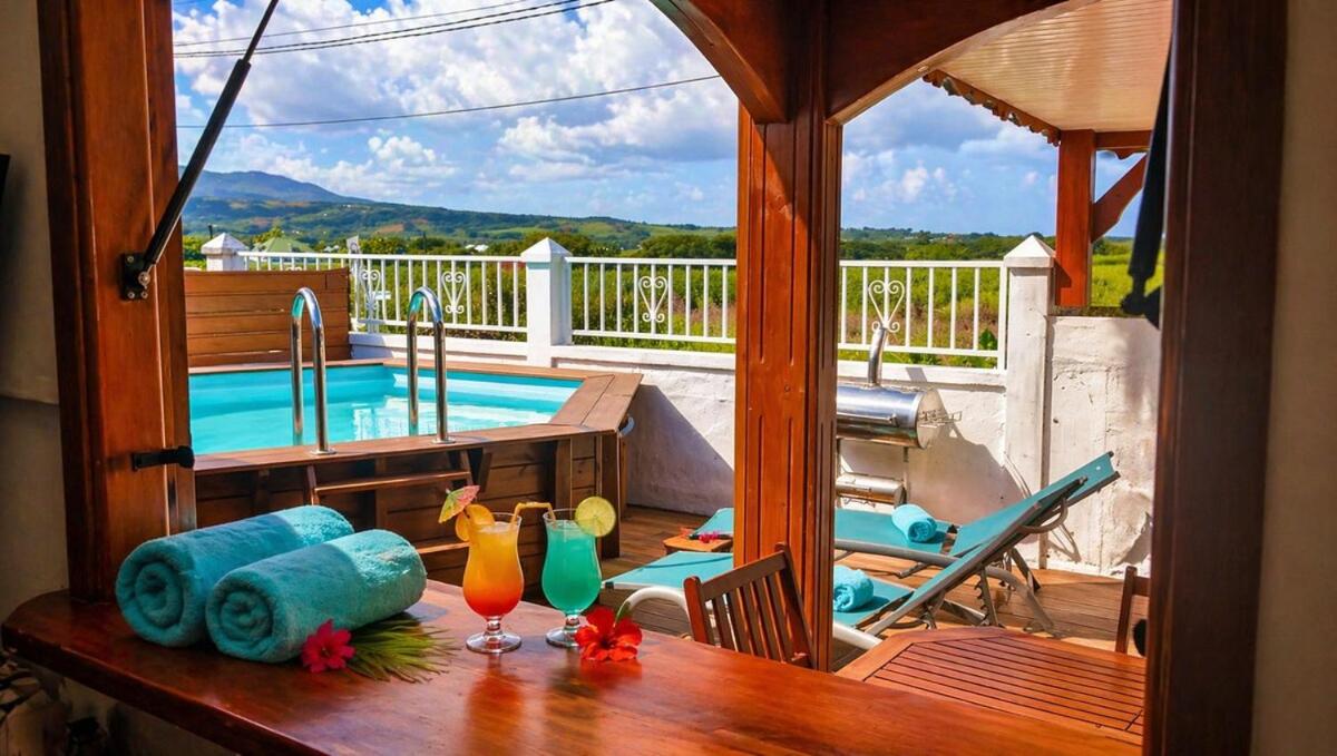 NOUBANA TONA - Villa piscine privée, vue montagne et champs de canne, imagen 2