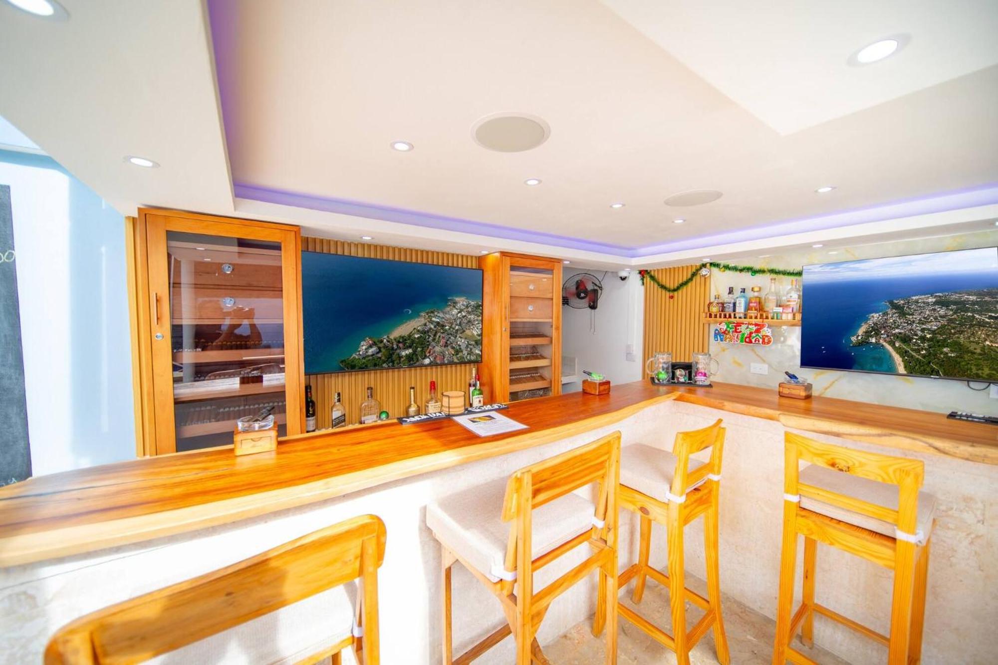 CDC 2 Studio with Bar, Walkable to Beach Fun, foto 11