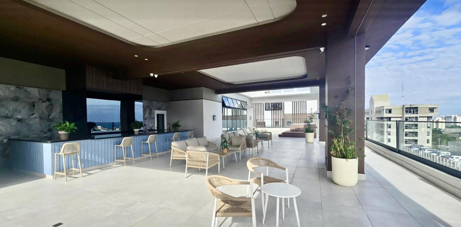 Luxury Designer Suite, Infinity Pool,City Views, foto 9